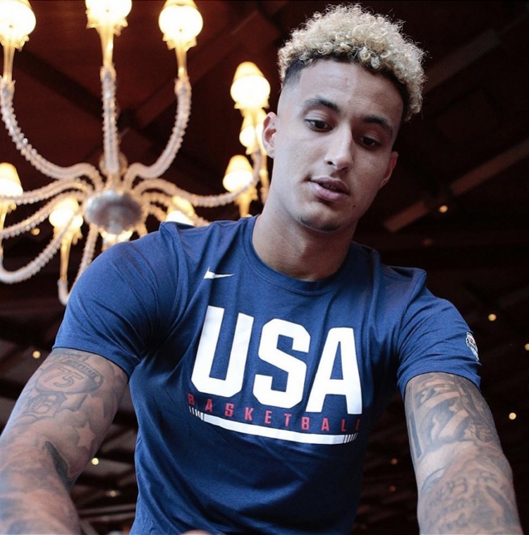 身拿球轻触 身拿球轻触